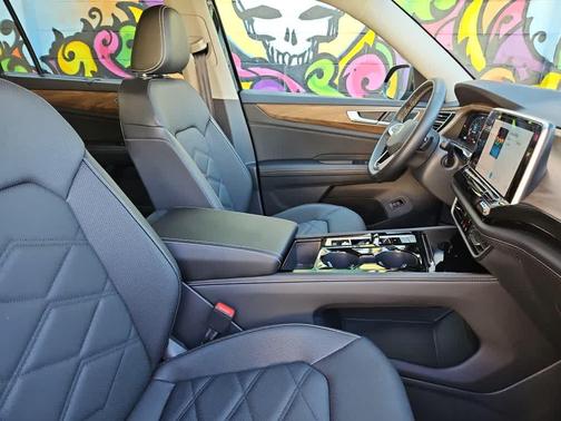 2024 Volkswagen Atlas 2.0T SE w/Technology 4MOTION