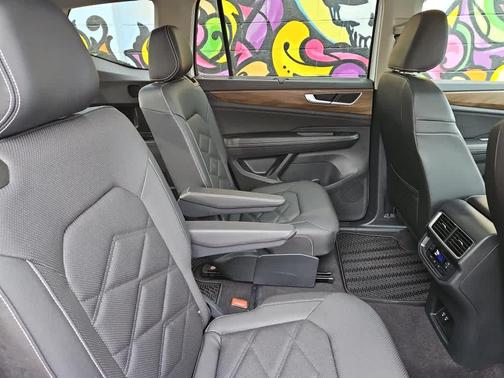 2025 Volkswagen Atlas 2.0T SE w/Technology 4MOTION