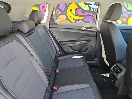 2025 Volkswagen Taos 1.5T SE Black