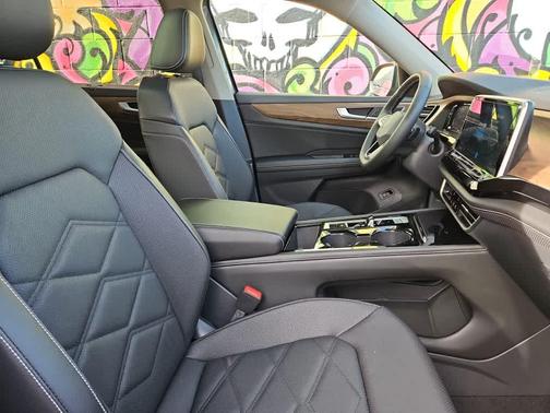 2024 Volkswagen Atlas 2.0T SE w/Technology 4MOTION