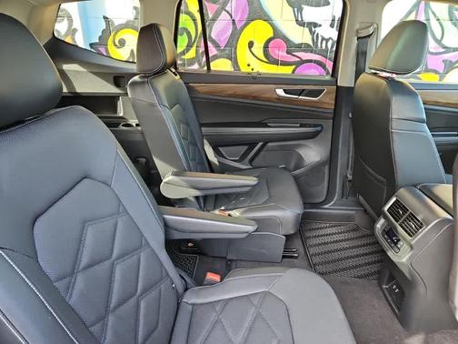 2024 Volkswagen Atlas 2.0T SE w/Technology 4MOTION