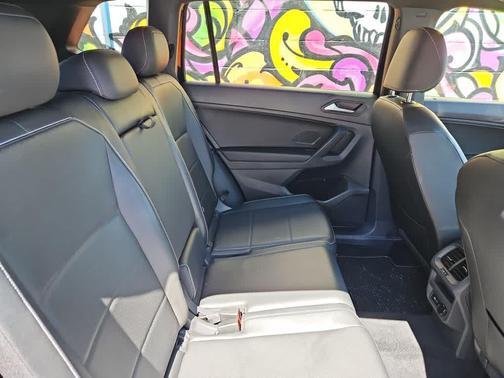 Deep Black Pearl 2021 Volkswagen Tiguan 2.0T SE R-Line Black 4MOTION