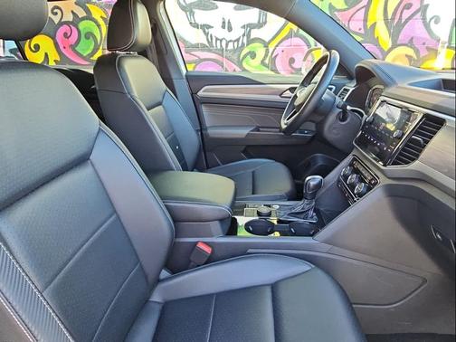 2022 Volkswagen Atlas Cross Sport 3.6L V6 SE w/Technology