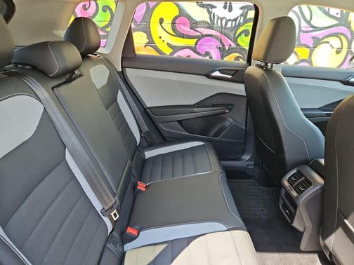 Deep Black Pearl 2022 Volkswagen Taos 1.5T SEL