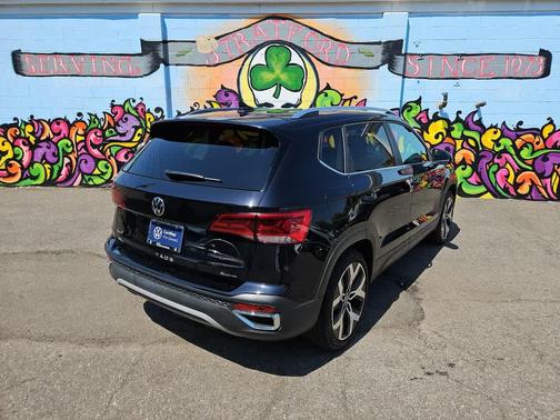 Deep Black Pearl 2022 Volkswagen Taos 1.5T SEL