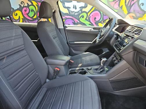 Deep Black Pearl 2022 Volkswagen Tiguan 2.0T S 4MOTION