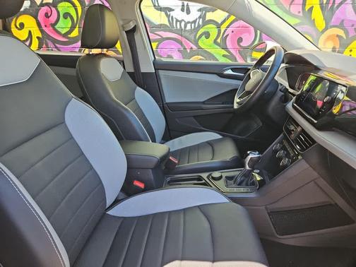 Pure White 2023 Volkswagen Taos 1.5T SEL