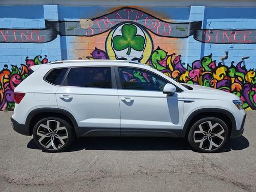 Pure White 2023 Volkswagen Taos 1.5T SEL
