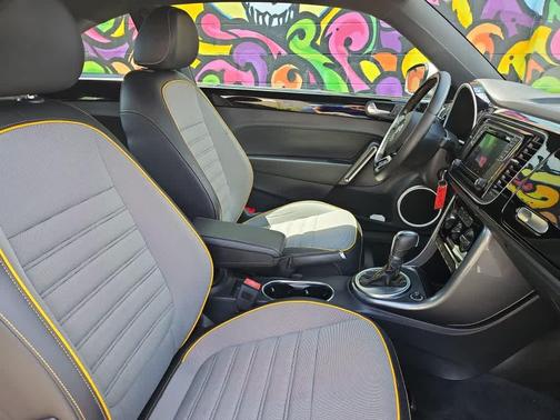 Deep Black Pearl 2017 Volkswagen Beetle 1.8T Dune
