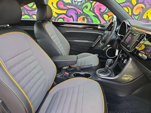 Deep Black Pearl 2017 Volkswagen Beetle 1.8T Dune