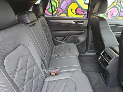 2025 Volkswagen Atlas Cross Sport 2.0T SE w/Technology 4MOTION