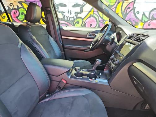Agate Black Metallic 2019 Ford Explorer XLT