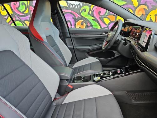 2024 Volkswagen Golf GTI 2.0T SE DSG