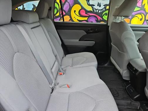 2022 Toyota Highlander LE