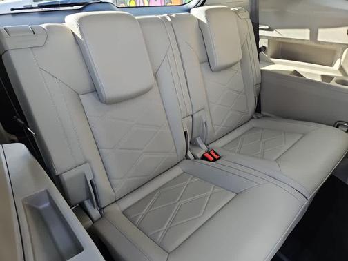 2025 Volkswagen Atlas 2.0T SE w/Technology 4MOTION