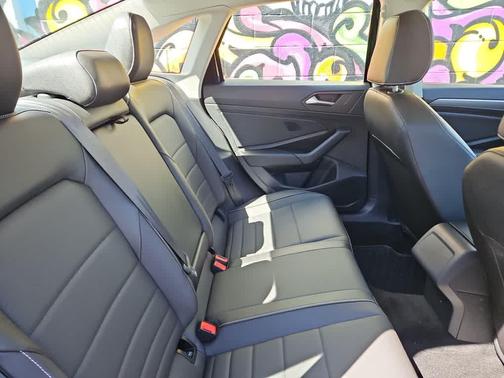 Deep Black Pearl 2023 Volkswagen Jetta 1.5T SE