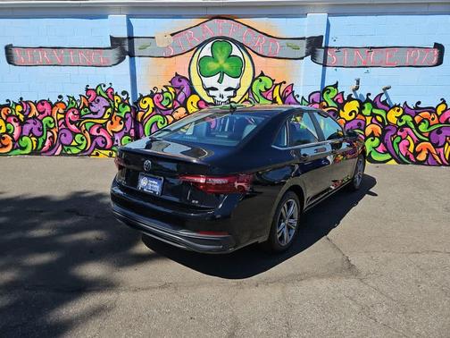 Deep Black Pearl 2023 Volkswagen Jetta 1.5T SE