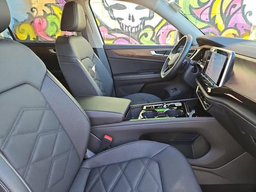 2025 Volkswagen Atlas 2.0T SE w/Technology 4MOTION