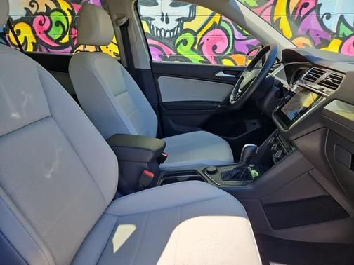 Platinum Gray Metallic 2020 Volkswagen Tiguan 2.0T SEL