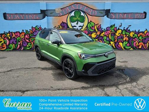 Bright Moss Green Metallic/Deep Black Roof 2025 Volkswagen Taos 1.5T SE Black