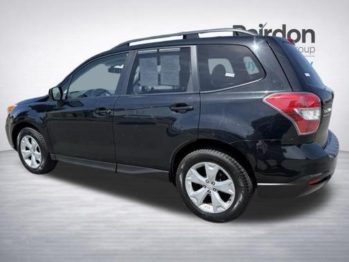 Crystal Black Silica 2014 Subaru Forester 2.5i Premium