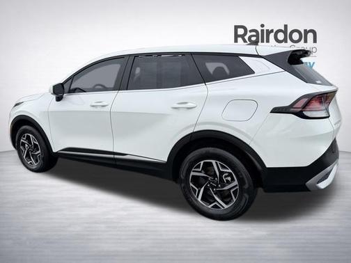 Snow White Pearl 2023 Kia Sportage LX