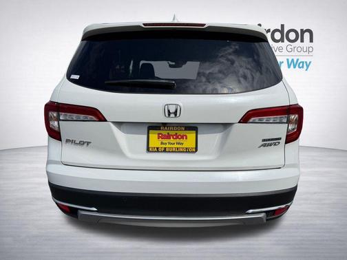 Platinum White Pearl 2022 Honda Pilot Touring 7-Passenger