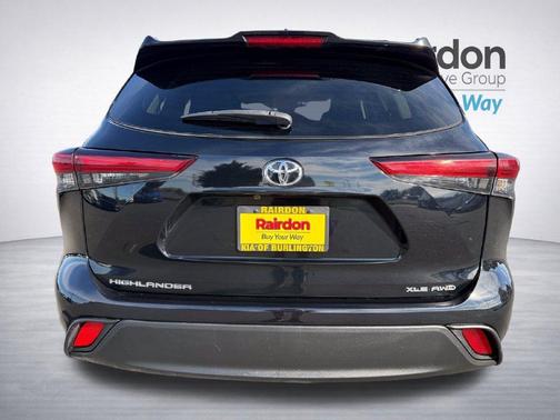 Midnight Black Metallic 2023 Toyota Highlander XLE