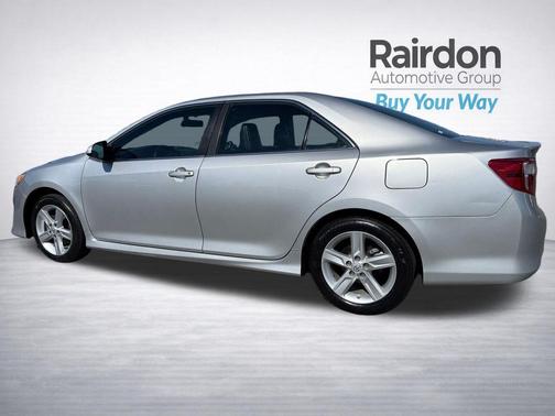 Classic Silver Metallic 2013 Toyota Camry SE