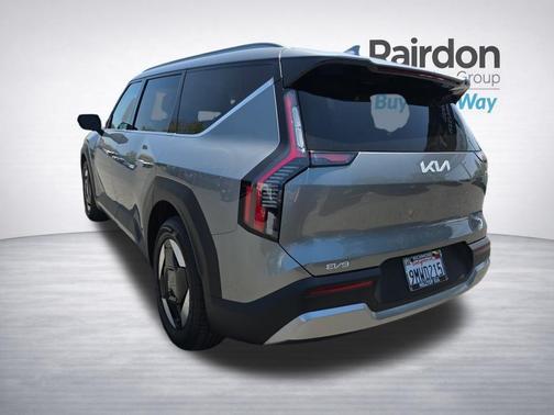 Pebble Gray 2024 Kia EV9 Wind