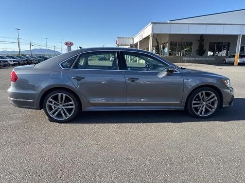 2017 Volkswagen Passat 1.8T R-Line