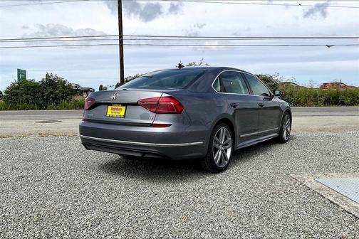2017 Volkswagen Passat 1.8T R-Line