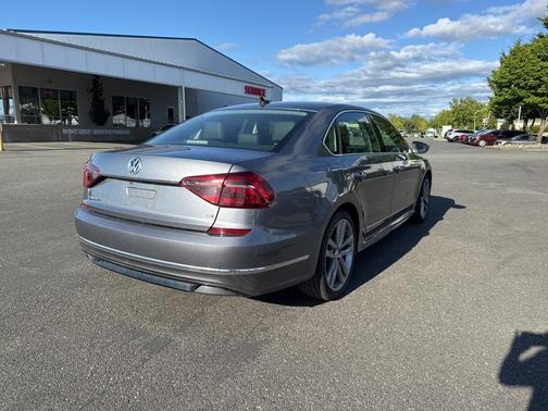 2017 Volkswagen Passat 1.8T R-Line