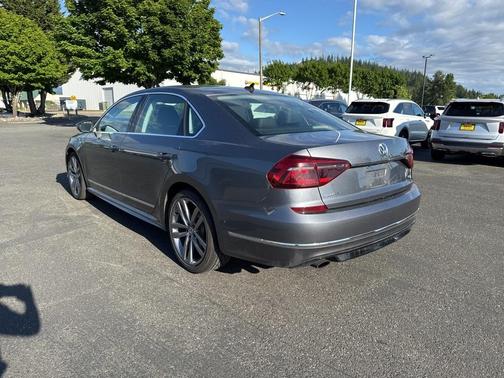 2017 Volkswagen Passat 1.8T R-Line