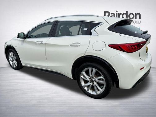 2017 INFINITI QX30 Premium