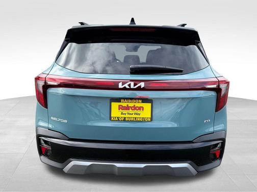 Blue / Black 2026 Kia Seltos S