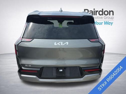 Pebble Gray 2024 Kia EV9 Land