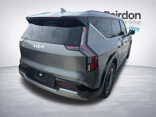 Pebble Gray 2024 Kia EV9 Land