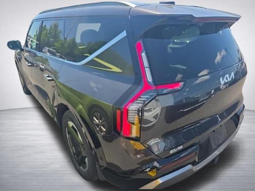 Metal 2024 Kia EV9 Land
