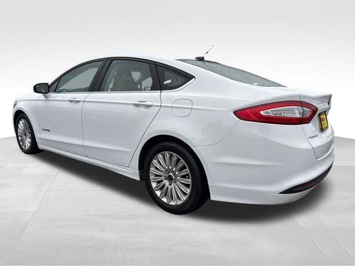 2015 Ford Fusion Hybrid SE