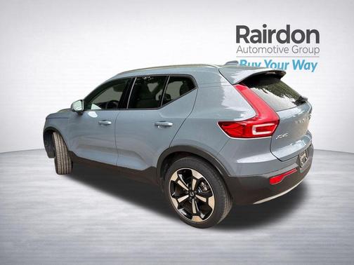 Thunder Gray Metallic 2020 Volvo XC40 T5 Momentum