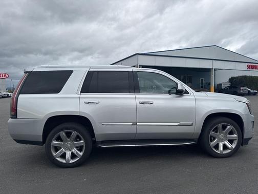 2017 Cadillac Escalade Luxury
