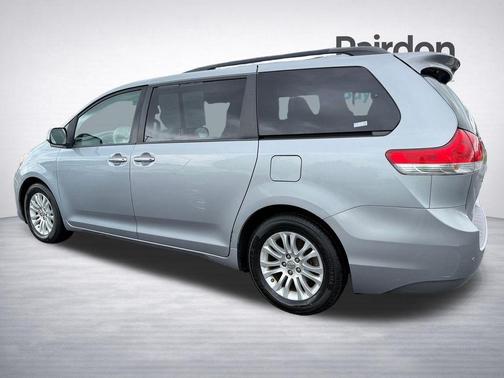 Silver Sky Metallic 2012 Toyota Sienna XLE