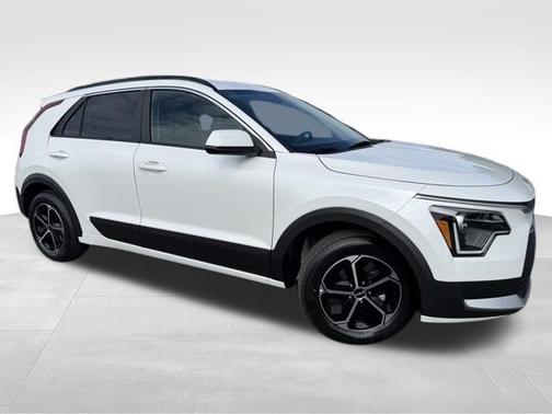 Snow White Pearl 2026 Kia Niro LX