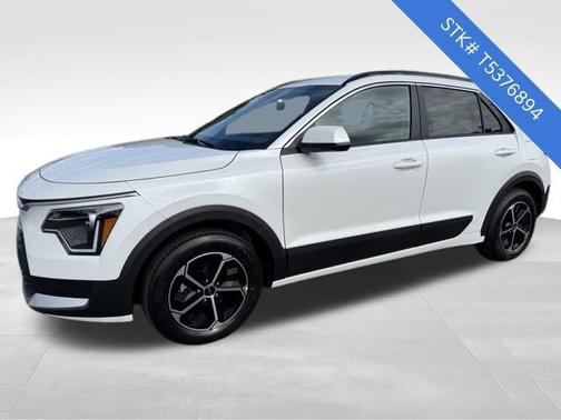 Snow White Pearl 2026 Kia Niro LX