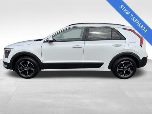 Snow White Pearl 2026 Kia Niro LX