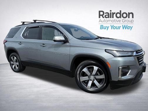 Sterling Gray Metallic 2023 Chevrolet Traverse LT Leather
