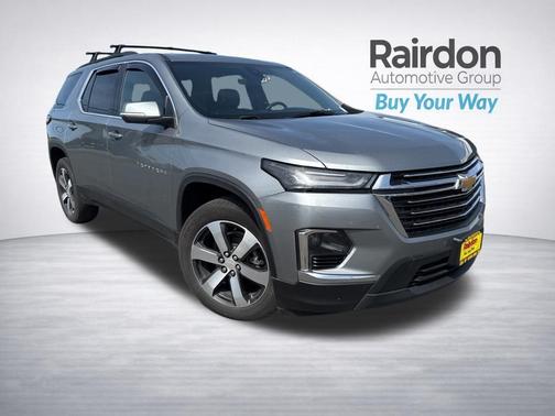 Sterling Gray Metallic 2023 Chevrolet Traverse LT Leather