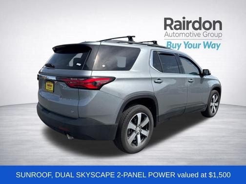 Sterling Gray Metallic 2023 Chevrolet Traverse LT Leather