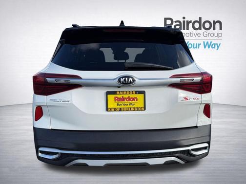 Clear White / Black Roof 2021 Kia Seltos S